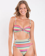 Laad de afbeelding in de Gallery-viewer, Gallery: Rio De Sol Set Set Supercolor Bandeau-Joy Highwaist-Spin
