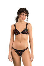 Laad de afbeelding in de Gallery-viewer, Model Front: Rio De Sol Set Set Cashew Tri-Duo Mini-Duo

