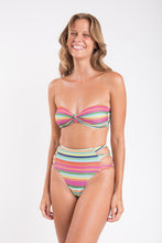 Laad de afbeelding in de Gallery-viewer, Image 11: Rio De Sol Set Set Supercolor Bandeau-Joy Highwaist-Spin
