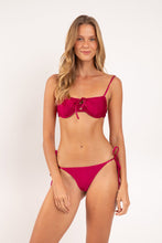 Laad de afbeelding in de Gallery-viewer, Model Front: Rio De Sol Set Set Shimmer-Desejo Balconet-Tie Cheeky-Tie-Gold
