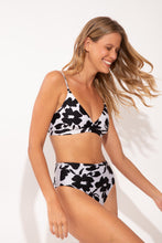Laad de afbeelding in de Gallery-viewer, Image 06: Rio De Sol Bottom Bottom Poppy Hotpants
