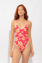 Laad de afbeelding in de Gallery-viewer, Model Front: Wednesday In Hawaii By Rio De Sol One-Piece Pua-Guava Hilo
