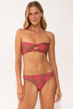 Laad de afbeelding in de Gallery-viewer, Model Front: Wednesday In Hawaii By Rio De Sol Top Top Pua-Coco-Guava Lani
