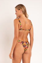 Laad de afbeelding in de Gallery-viewer, Model Back: Rio De Sol Bottom Bottom Fiore Cali
