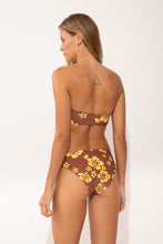 Laad de afbeelding in de Gallery-viewer, Model Back: Wednesday In Hawaii By Rio De Sol Top Top Pua-Coco-Lilikoi Lani
