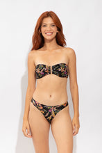 Laad de afbeelding in de Gallery-viewer, Model Front: Rio De Sol Top Top Flora Sara
