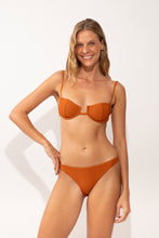 Laad de afbeelding in de Gallery-viewer, Model Front: Rio De Sol Set Set Ferrugo Juliette Leblon
