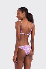 Laad de afbeelding in de Gallery-viewer, Model Back: Rio De Sol Bottom Bottom Trail-Purple Essential
