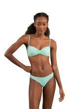Laad de afbeelding in de Gallery-viewer, Model Front: Rio De Sol Bottom Bottom Malibu-Menta Essential-Comfy
