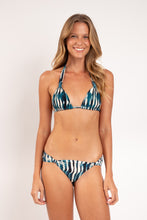 Laad de afbeelding in de Gallery-viewer, Model Front: Rio De Sol Top Top Azule Mel
