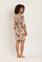 Laad de afbeelding in de Gallery-viewer, Model Back: Rio De Sol Shirtdress Oasis Chemise
