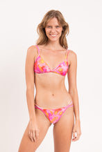 Laad de afbeelding in de Gallery-viewer, Model Front: Rio De Sol Top Top Joyful Tri-Duo
