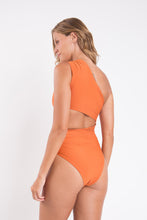 Laad de afbeelding in de Gallery-viewer, Model Back: Rio De Sol One-Piece Ocre Zadar-Op
