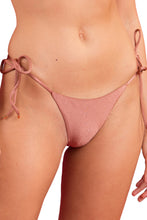 Laad de afbeelding in de Gallery-viewer, Gallery: Rio De Sol Bottom Bottom Shimmer-Copper Cheeky-Tie
