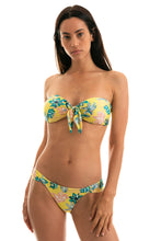 Laad de afbeelding in de Gallery-viewer, Model Front: Rio De Sol Bottom Bottom Florescer Bandeau
