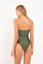 Laad de afbeelding in de Gallery-viewer, Model Back: Rio De Sol One-Piece Shimmer-Croco Sara-Op
