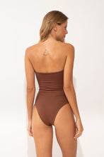 Laad de afbeelding in de Gallery-viewer, Model Back: Wednesday In Hawaii By Rio De Sol One-Piece Coco Aloha
