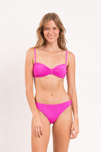 Laad de afbeelding in de Gallery-viewer, Model Front: Rio De Sol Bottom Bottom Malibu-Rosa Essential-Comfy
