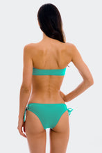 Laad de afbeelding in de Gallery-viewer, Model Back: Rio De Sol Top Top Opal Bandeau-Reto
