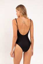 Laad de afbeelding in de Gallery-viewer, Model Back: Rio De Sol One-Piece Shimmer-Black Hype-Noa
