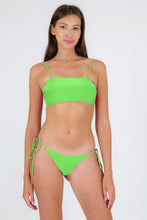 Laad de afbeelding in de Gallery-viewer, Model Front: Rio De Sol Set Set Lemon Bandeau-Reto Ibiza-Comfy

