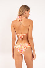 Laad de afbeelding in de Gallery-viewer, Model Back: Rio De Sol Set Set Ditsy-Butter Mel
