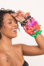 Laad de afbeelding in de Gallery-viewer, Image 04: Rio De Sol Hair Accessory Malibu-Nina Scrunchie
