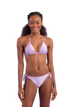 Laad de afbeelding in de Gallery-viewer, Model Front: Rio De Sol Bottom Bottom Shimmer-Harmonia Ibiza-Comfy
