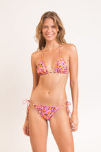 Laad de afbeelding in de Gallery-viewer, Model Front: Rio De Sol Set Set Sweet-Camo Frufru
