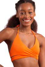 Laad de afbeelding in de Gallery-viewer, Gallery: Rio De Sol Top Top Dots-Orange Kate
