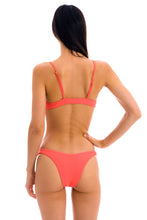 Laad de afbeelding in de Gallery-viewer, Model Back: Rio De Sol Top Top Dots-Tabata Mila
