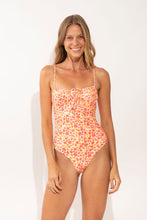 Laad de afbeelding in de Gallery-viewer, Model Front: Rio De Sol One-Piece Ditsy-Butter Julia
