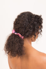 Laad de afbeelding in de Gallery-viewer, Amore-Pink Scrunchie
