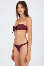 Laad de afbeelding in de Gallery-viewer, Onder Barolo Nice-Fio
