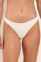 Laad de afbeelding in de Gallery-viewer, Bottom Sand-Chantilly Essential-Comfy
