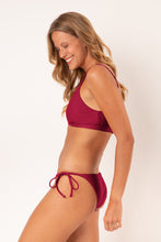 Laad de afbeelding in de Gallery-viewer, Bottom Touch-Carmim Ibiza-Comfy
