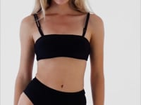 Laad en speel video af in Gallery-viewer, Set Shimmer-zwarte bandeau-reto hotpants
