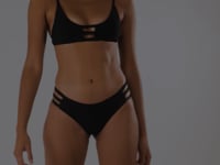 Laad en speel video af in Gallery-viewer, Video: Rio De Sol Set Set Bora-Black Bra-Trio Madrid-Trio
