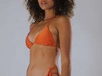 Laad en speel video af in Gallery-viewer, Video: Rio De Sol Set Set Shimmer-Paprica Tri-Inv Cheeky-Tie
