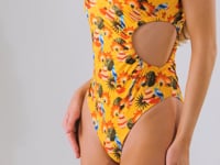 Laad en speel video af in Gallery-viewer, Video: Rio De Sol One-Piece Stories Maeve

