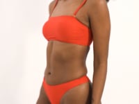 Laad en speel video af in Gallery-viewer, Video: Rio De Sol Set Set Rouge Bandeau-Reto Nice-Fio
