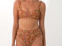 Laad en speel video af in Gallery-viewer, Video: Rio De Sol Bottom Bottom Bouquet Hotpants
