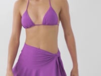 Laad en speel video af in Gallery-viewer, Video: Rio De Sol Beach Skirt Bio-Floreira Mini Skirt
