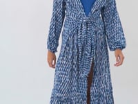 Laad en speel video af in Gallery-viewer, Chuva Long Dress Verona
