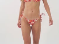 Laad en speel video af in Gallery-viewer, Video: Rio De Sol Bottom Bottom Mirage Cheeky-Tie
