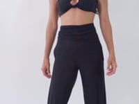 Laad en speel video af in Gallery-viewer, Black Pants Knot
