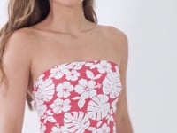 Laad en speel video af in Gallery-viewer, Video: Wednesday In Hawaii By Rio De Sol One-Piece Pua-Hibiscus Aloha
