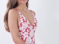 Laad en speel video af in Gallery-viewer, Video: Wednesday In Hawaii By Rio De Sol One-Piece Pua-Hibiscus Kona
