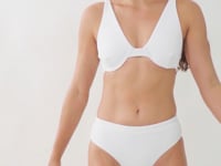 Laad en speel video af in Gallery-viewer, Top Sand-White Chantal
