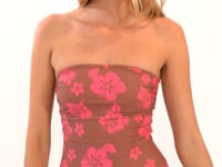 Laad en speel video af in Gallery-viewer, Video: Wednesday In Hawaii By Rio De Sol One-Piece Pua-Coco-Guava Aloha
